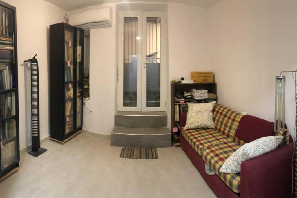 Exarcheia: Independent Ground Floor House. Apartment Атина Екстериор снимка